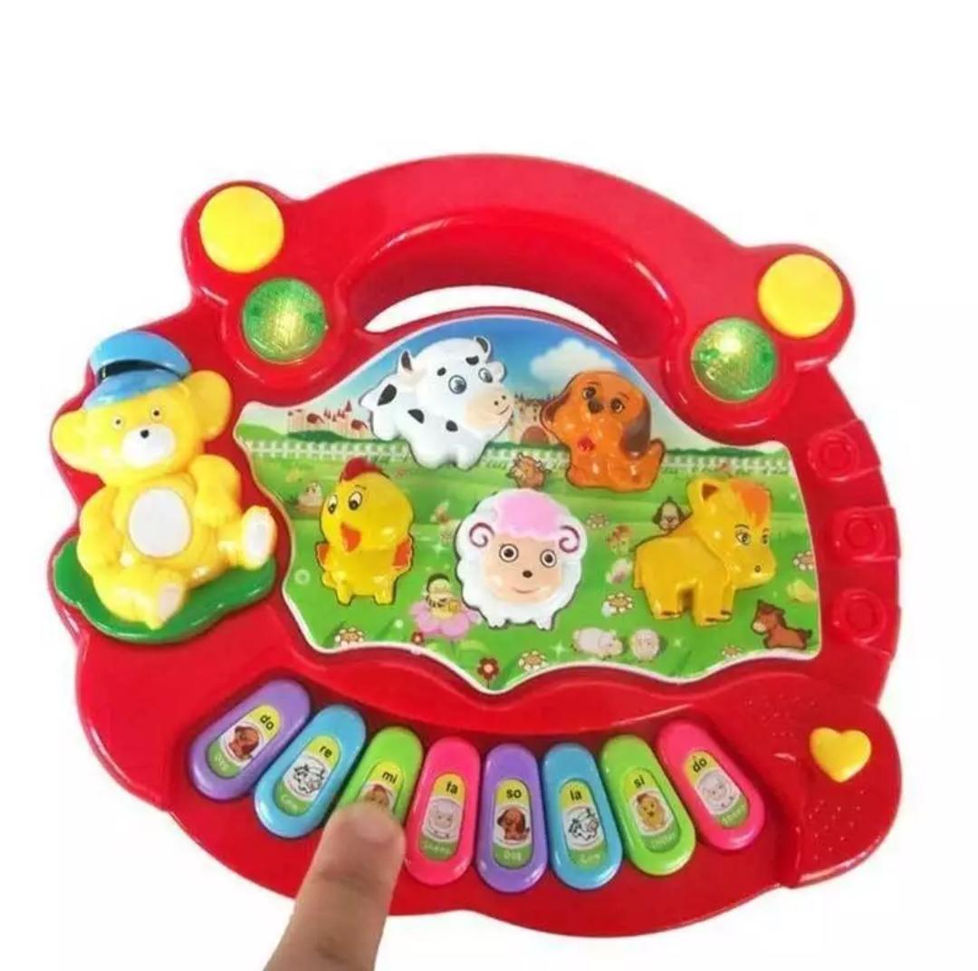 Tachan Train Musical Ferme Animale – 3 Wagons Interchangeables, Voie Ferrée De 6 Sections, Lumières LED Et 30 Mélodies, Version Espagnole, Piles Incluses